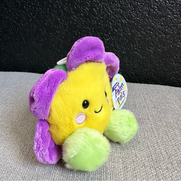 5โ Palm pals - Fallon Flower ๐ธ NWT - Picture 4 of 6